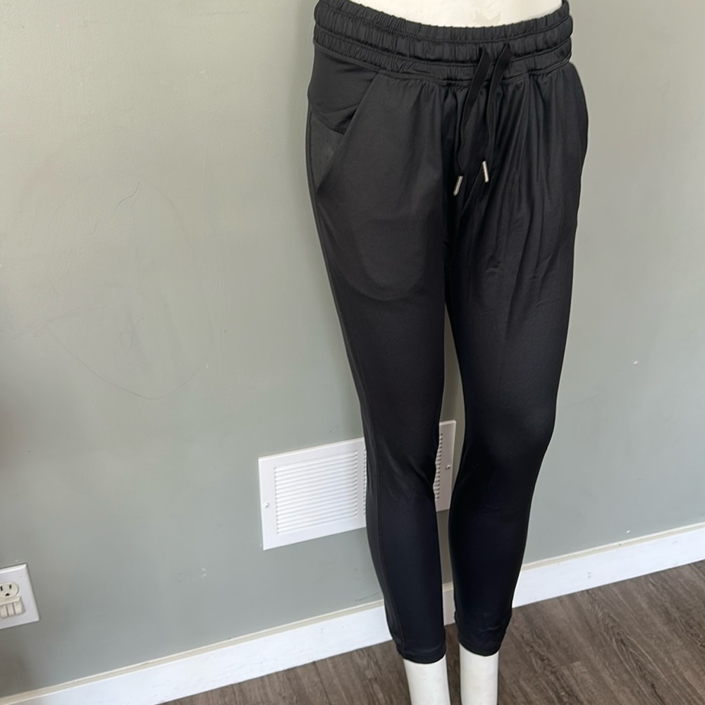 Lululemon size 4 joggers